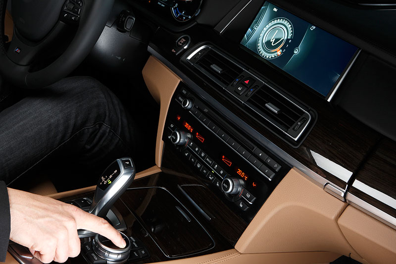 BMW ConnectedDrive, Neue Generation Navigationssystem Professional, BMW iDrive Touch Controller
