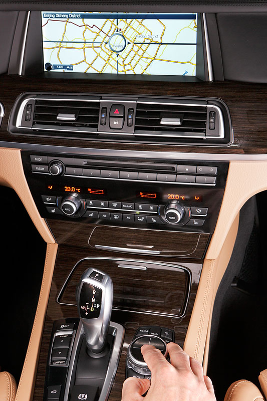 BMW ConnectedDrive, Neue Generation Navigationssystem Professional, BMW iDrive Touch Controller