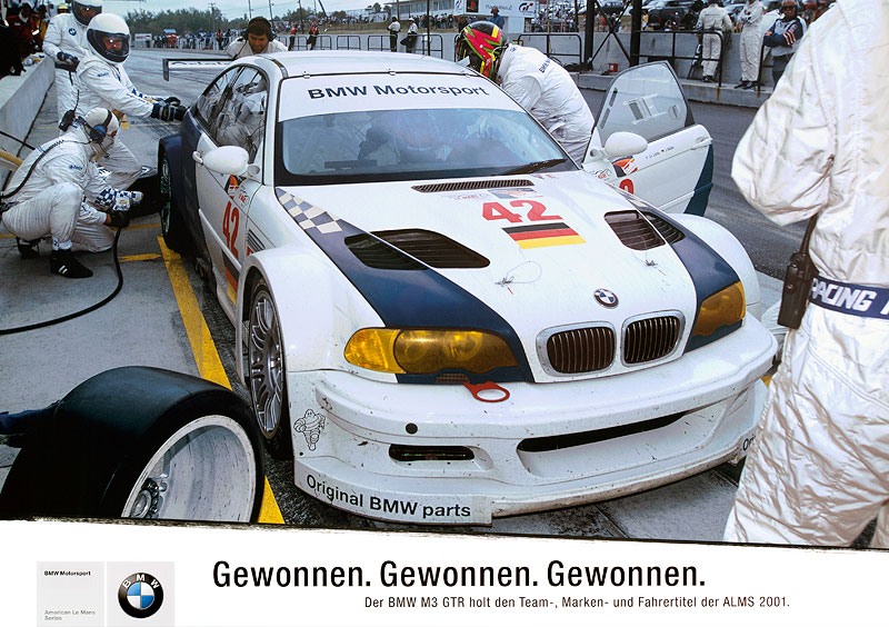 Plakat 'Gewonnen. Der BMW M3 GTR holt den Team, -Marken und Fahrertitel der ALMS 2001'