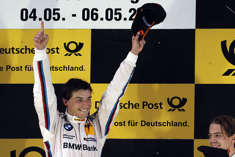 Bruno Spengler, BMW DTM Pilot, auf dem Siegertreppchen am Lausitzring am 06.05.2012