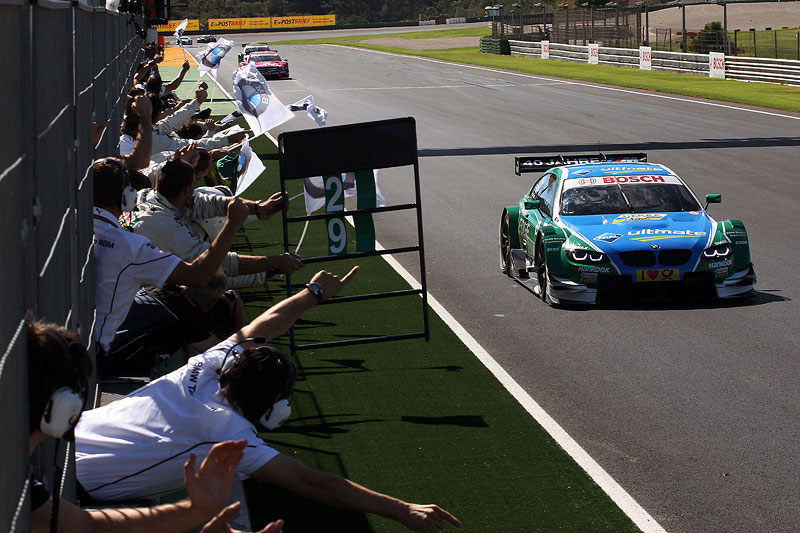 BMW DTM Fahrer Augusto Farfus gewinnt das DTM-Rennen in Valencia.