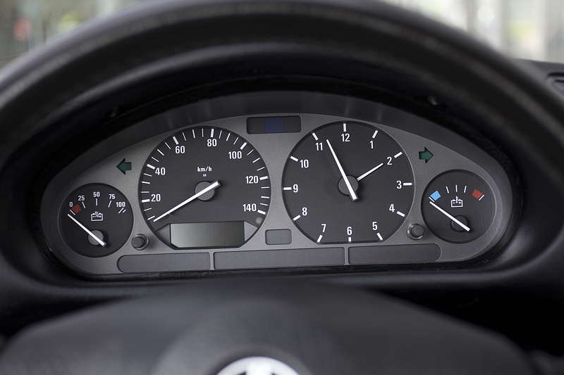 BMW 325 Elektro, Tacho-Instrumente