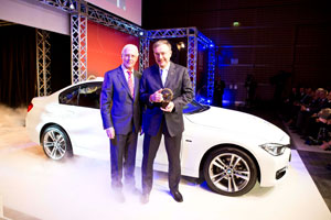 Verleihung 'Goldenes Lenkrad' 2012 an Dr. Norbert Reithofer, Vorsitzender des Vorstands der BMW AG fr den neuen BMW 3er mit Fuball-Legende Franz Beckenbauer.