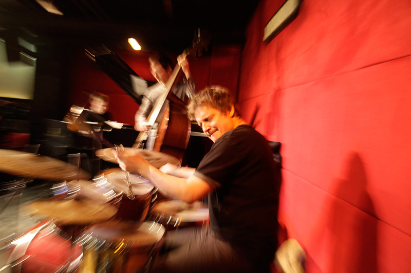 Jim Black - Jim Black Trio  Paul LaRaiaJim Black - Jim Black Trio