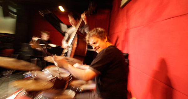 Jim Black - Jim Black Trio © Paul LaRaiaJim Black - Jim Black Trio © Paul LaRaia