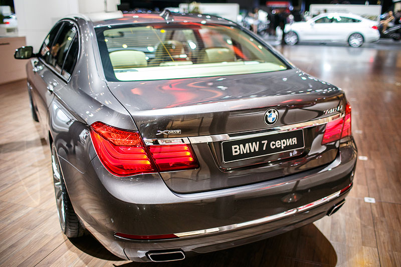 in Moskau feiert der geliftete 7er-BMW seine Messe-Premiere