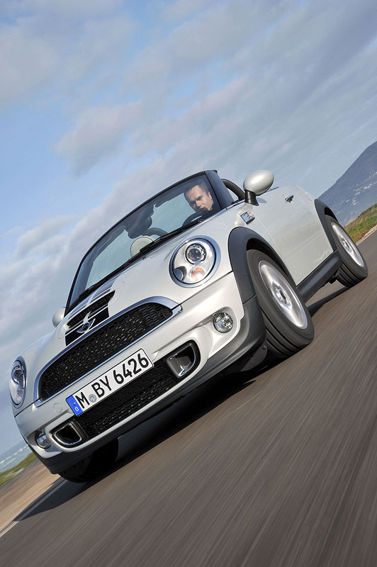 MINI Roadster on location in Lissabon