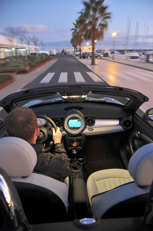 MINI Roadster on location in Lissabon