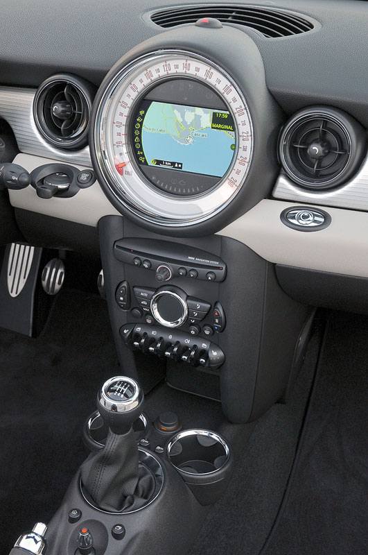 MINI Roadster, Mittelkonsole mit Tachometer