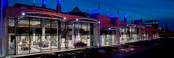 Der neue Showroom von Abu Dhabi Motors, eröffnet am 14. Februar 2012