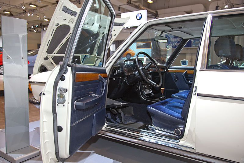 BMW 3,0 S (E3), Blick in den Innenraum vorne