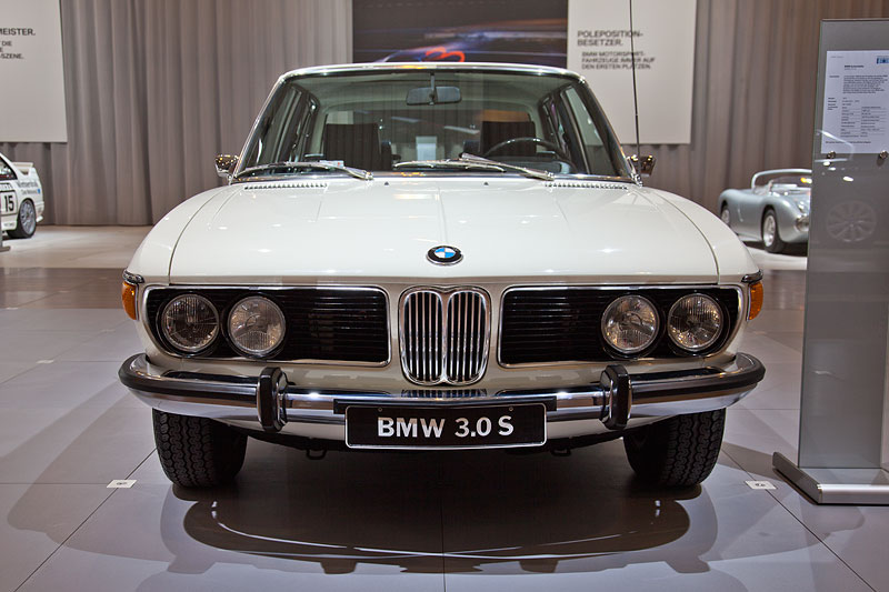 BMW 3.0 S (E3) von Andr Krmer (BMW E3 Limousinen Club) auf der Techno Classica 2012 in Essen