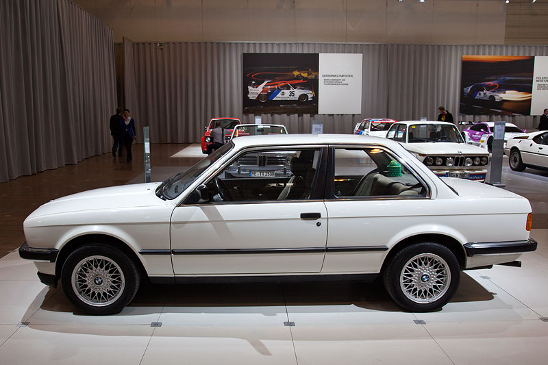 BMW 325e (Modell E30), das 'e' in der Typbezeichnung steht fr den griechischen Buchstaben 'eta', dem physikalischen Symbol fr Wirkungsgrad