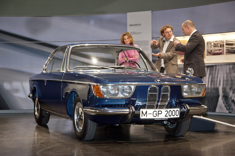 BMW 2000 CS. The Line of Beauty: Die großen BMW Coupés und Cabrios. Neue Wechselausstellung im BMW Museum dokumentiert die Entwicklung der BMW 6er Reihe.