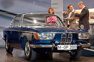 BMW 2000 CS. The Line of Beauty: Die großen BMW Coupés und Cabrios. Neue Wechselausstellung im BMW Museum dokumentiert die Entwicklung der BMW 6er Reihe.