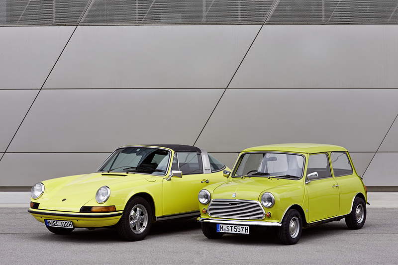 Classic Mini und Porsche 911.