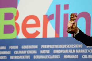 Regisseur Calin Peter Netzer mit dem Goldenen B�ren bei der Pressekonferenz, Grand Hyatt Hotel, 63. Berlinale