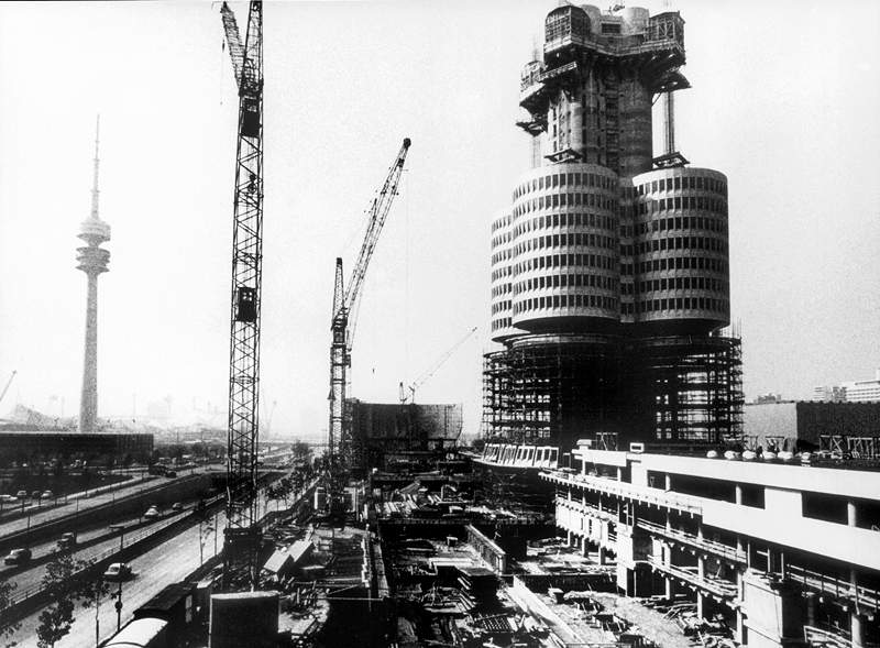 BMW Hochhaus '4-Zylinder' in der Bauphase