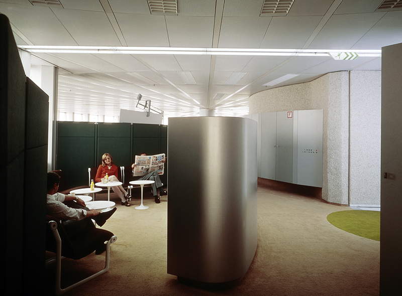 Innenansicht BMW Hochhaus und BMW Museum