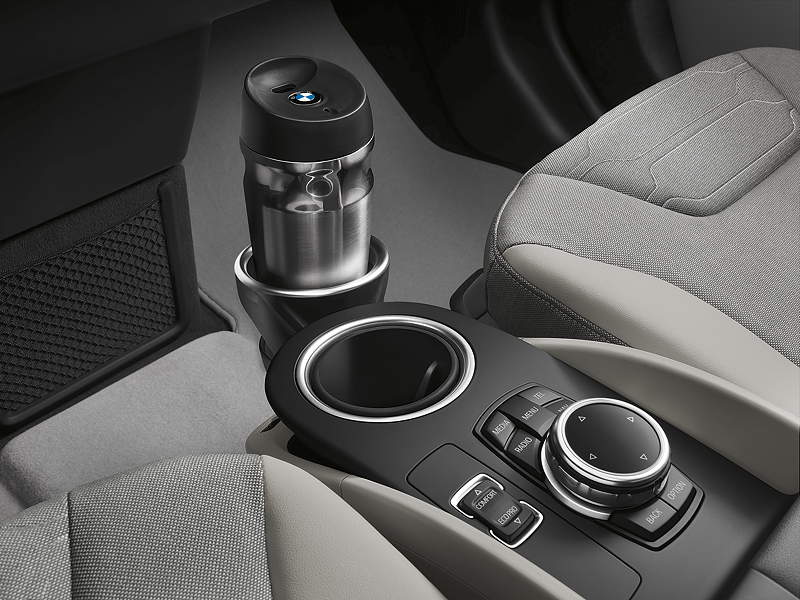 BMW i3, Mittelkonsole mit Cupholder und iDrive Controller