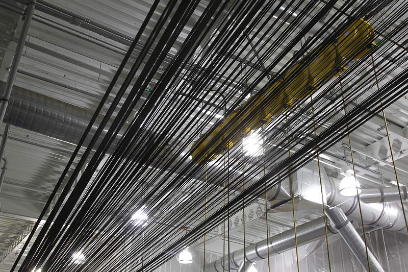 BMW i Produktion: Carbonfaserstr�nge in der Fabrikhalle in Moses Lake.