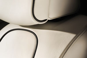 BMW Individual 3er Limousine (F30) – Innenraum: BMW Individual erweiterte Lederausstattung Merino Feinnarbe Opalweiß