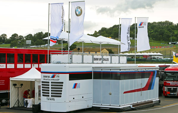 BMW M Motorhome fr die MotoGP