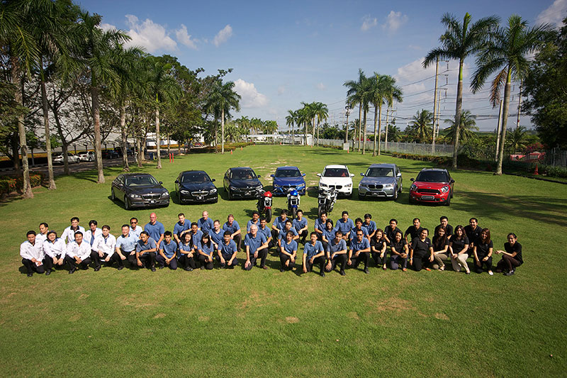 Mitarbeiter BMW Montagewerk Thailand mit dem Produktionsumfang BMW, MINI Automobile und BMW Motorrder.
