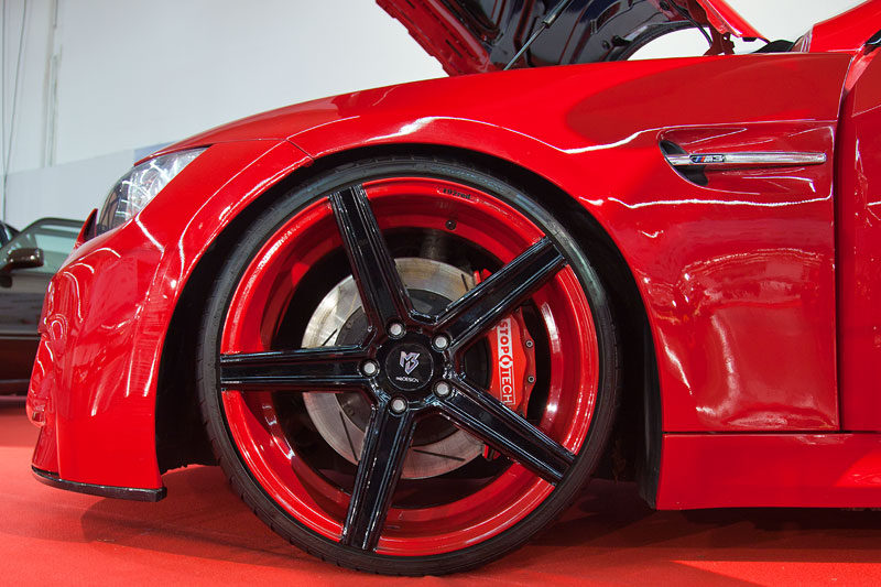 Essen Motor Show 2013: BMW 320i Coup mit mbDesign Felge 20 Zoll Typ KV1 mit 235iger Bereifung vorne