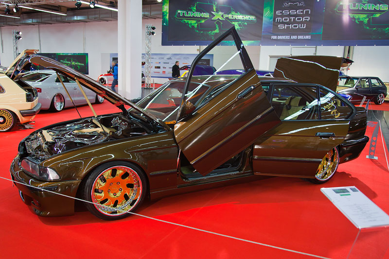 Essen Motor Show 2013: BMW 525iA (E34), Baujahr 4.1994, in BMW Marrakesch-Braun