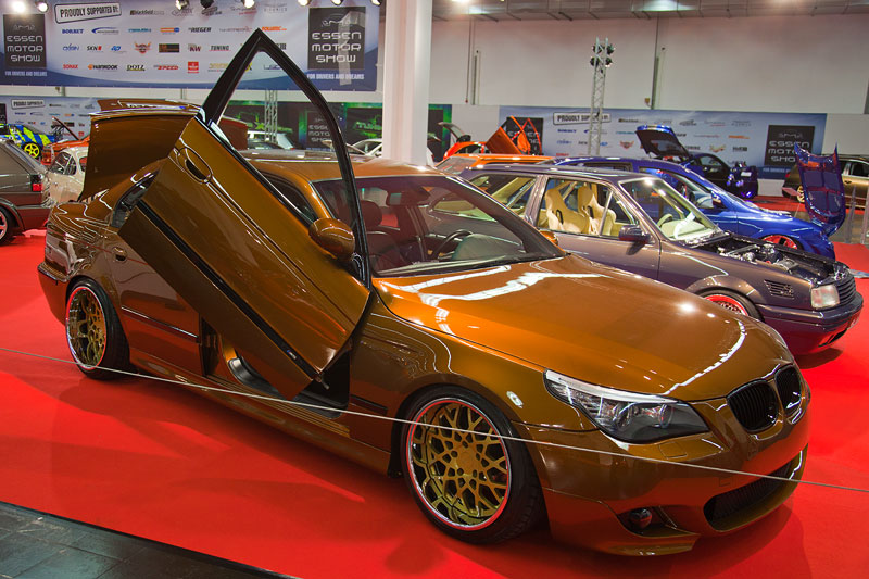 Essen Motor Show 2013: BMW 528i (E39), Baujahr 1999, 235 PS mit Gewindefahrwerk, Tieferlegung 65 mm (VA) bzw. 40 mm (HA)