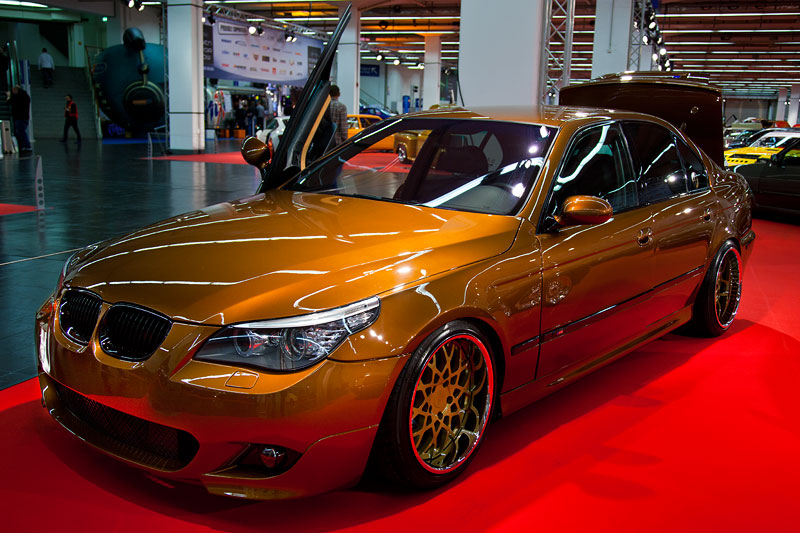 Essen Motor Show 2013: BMW 528i mit Facelift Scheinwerfern, Seitenwnde hinten auf BMW E60 umgebaut