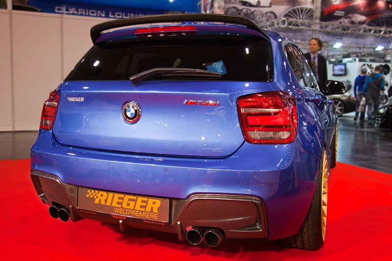 Essen Motor Show 2013: BMW M135i in Estorilblau metallic mit Tuning-Komponenten der Firma Rieger