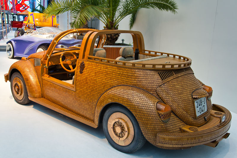 VW K�fer - Kultauto im Holz-Look. Das Dach wurde zuvor abges�gt. Vierzylinder-Motor. Das Auto hat eine Strassenzulassung.