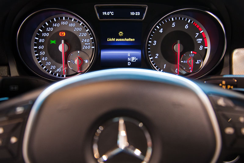 Essen Motor Show 2013: die neue Mercedes CLA-Klasse, Tacho-Instrumente