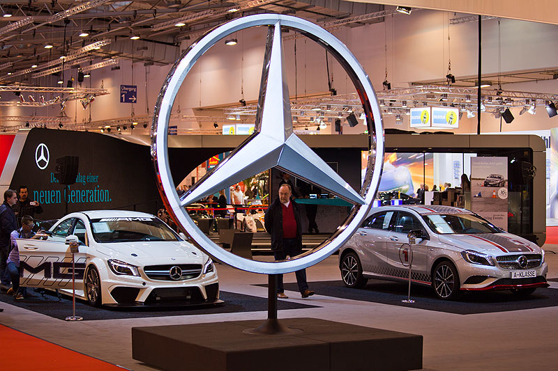 Essen Motor Show 2013: Mercedes Messe-Stand mit groem Mercedes Stern