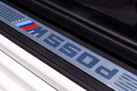 BMW M550d xDrive Touring, Einstiegsleiste mit M 550d Schriftzug