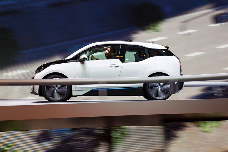 BMW i3, unterwegs auf der von BMW aufgebauten Achterbahn