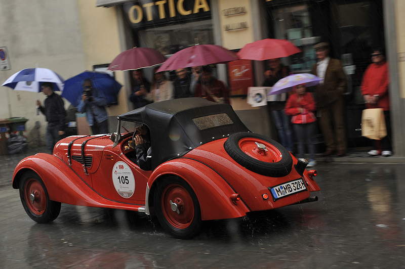 Hans-Joachim Bender und Peter Mlder im BMW 328 bei der Mille Miglia 2013