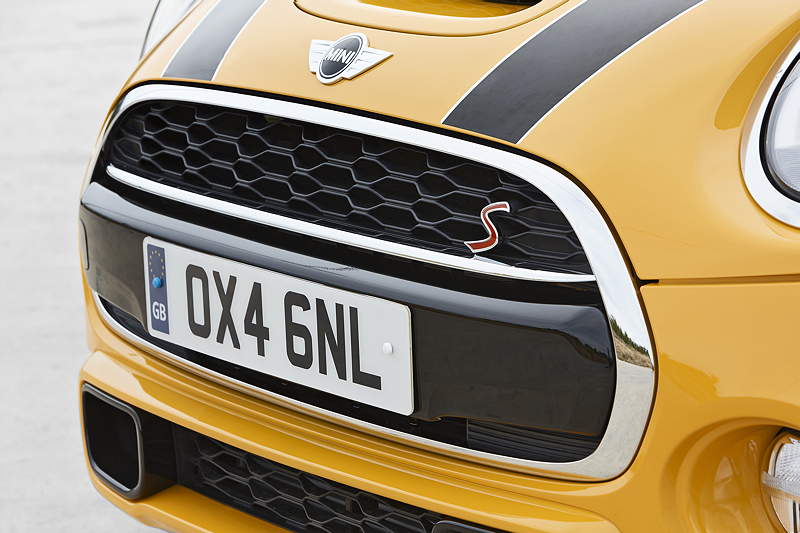 MINI Cooper S, K�hlergrill mit Wabenmuser f�r das S-Modell
