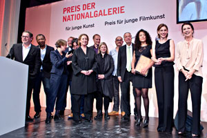 Die Verleihung des Preis der Nationalgalerie fr junge Kunst 2013 im Hamburger Bahnhof, Jury, Preistrger und Laudatoren