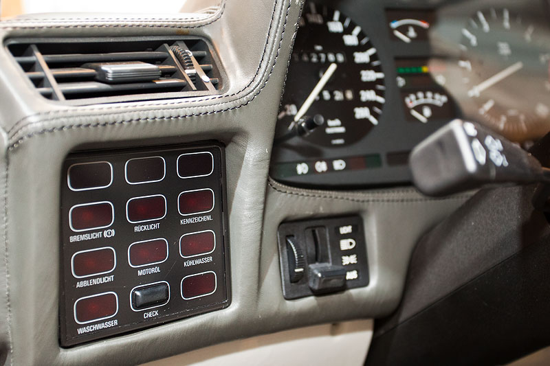 BMW 735i Highline (E23), Check Control