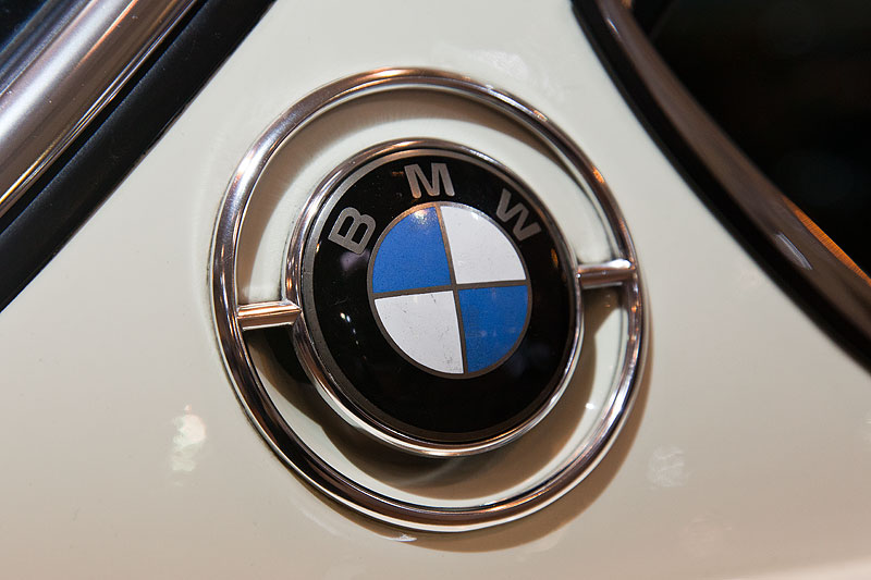 BMW 3.0 CSL (E9), BMW-Logo auf der C-Sule