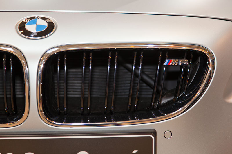 BMW M6 Gran Coup (F06), Doppel-Nierenstbe schwarz mit M6 Schriftzug