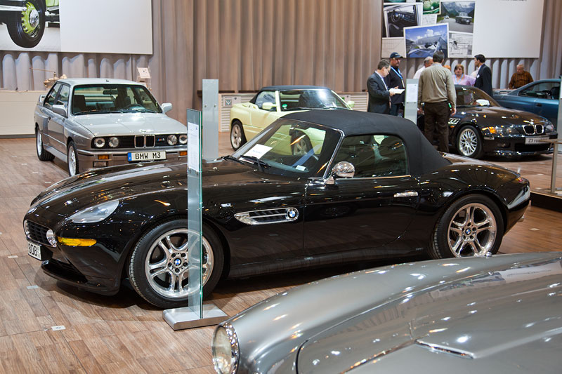 BMW Z8 (E52), Baujahr 2001, mit V8-Zylinder-Motor aus dem BMW M5 mit 400 PS Leistung bei 6.600 U/Min.