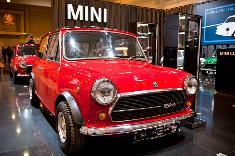 Innocenti Mini Cooper 1300 von Pascal Koke, ausgestellt auf dem BMW Group Messestand, Techno Classica