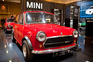 Innocenti Mini Cooper 1300 von Pascal Koke, ausgestellt auf dem BMW Group Messestand, Techno Classica