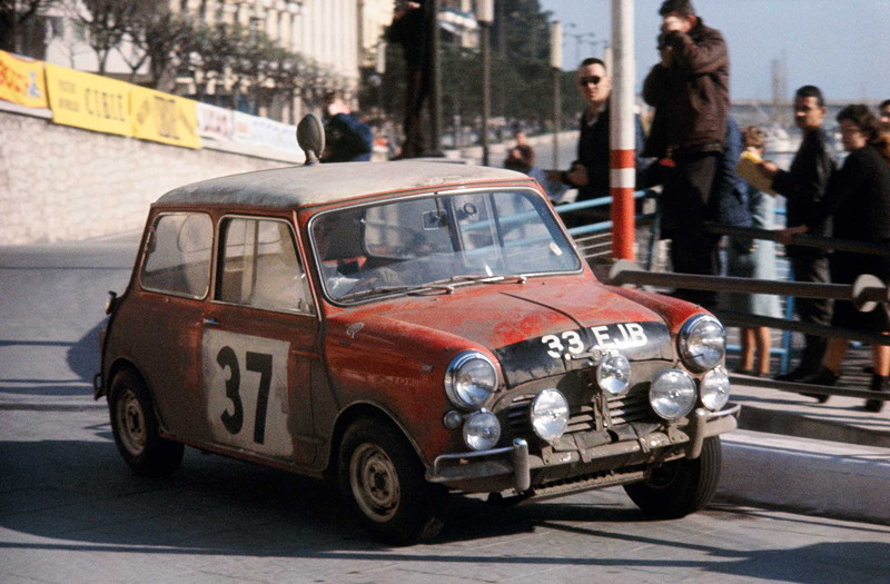 Paddy Hopkirk im Mini Cooper bei der Rallye Monte Carlo 1964