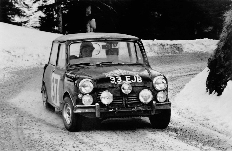 Paddy Hopkirk/Henry Liddon im Mini Cooper bei der Rallye Monte Carlo 1964