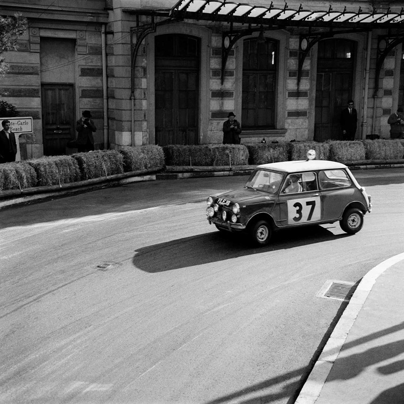 Paddy Hopkirk/Henry Liddon im Mini Cooper bei der Rallye Monte Carlo 1964